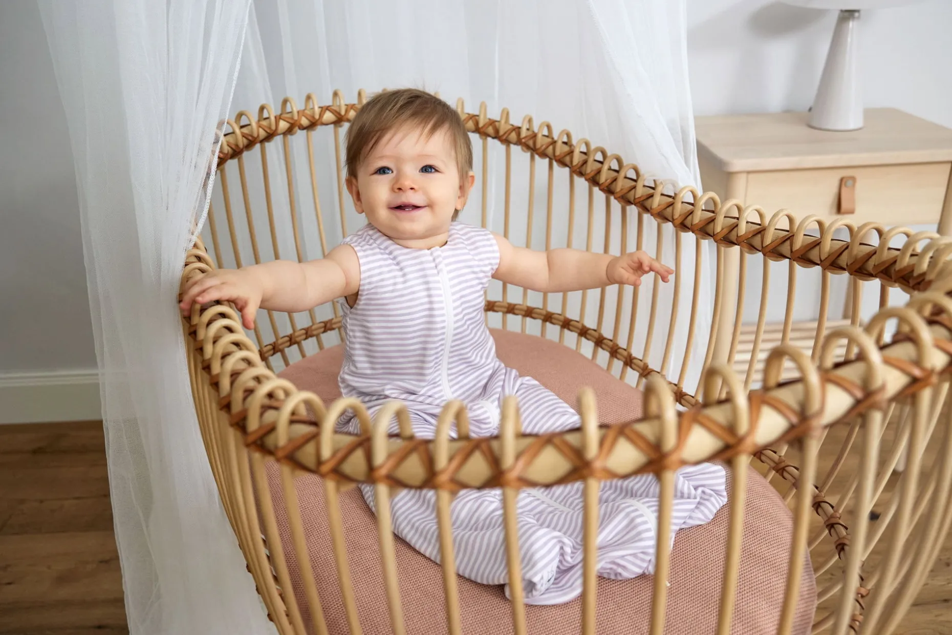 Baby Schlafsack 0,5 TOG - Gestreift, Lila Milky