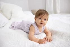 Baby Schlafsack 0,5 TOG - Gestreift, Lila Milky